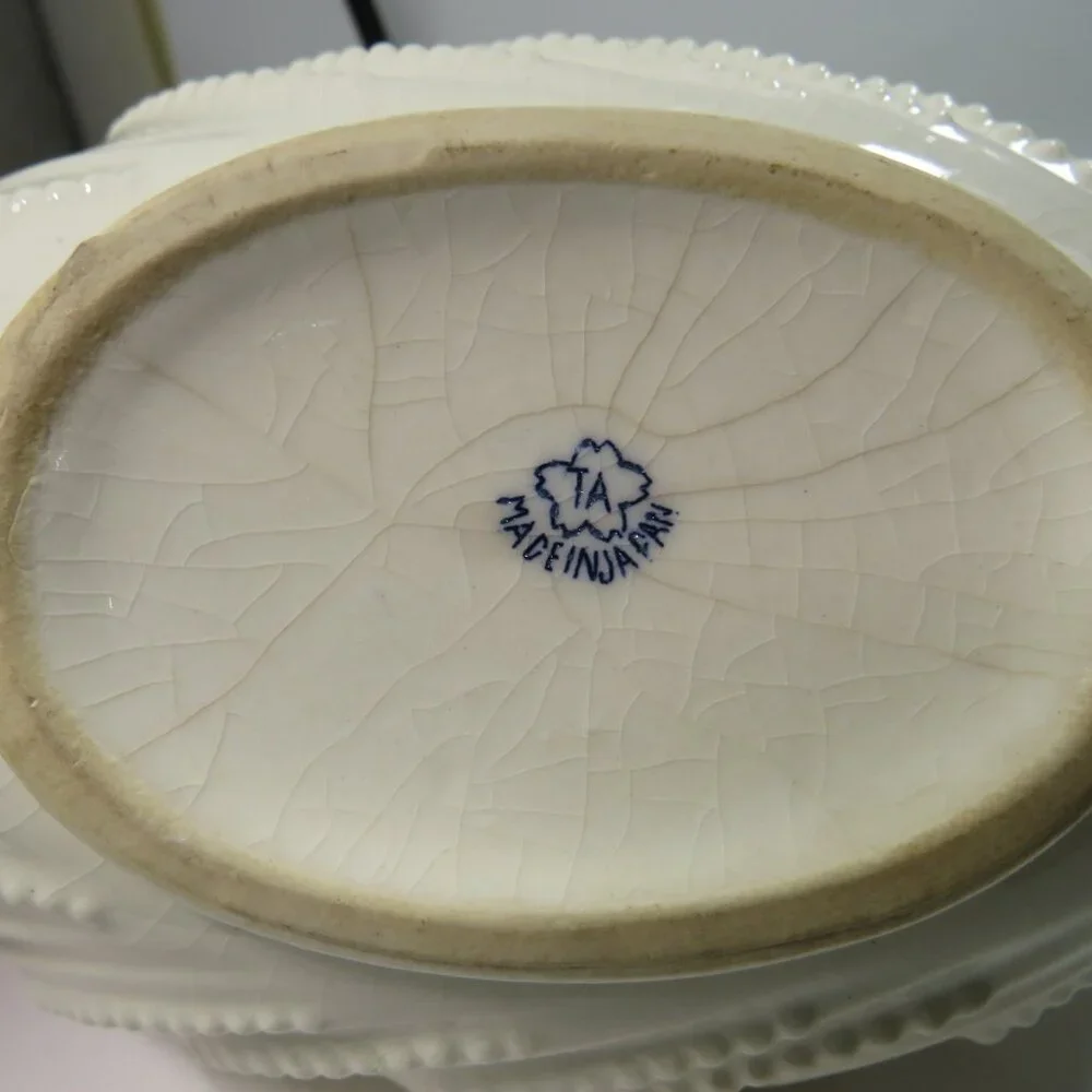 Antique Japanese Porcelain Shell Bowl Scrolled Handle & Beaded Detail CRAZING